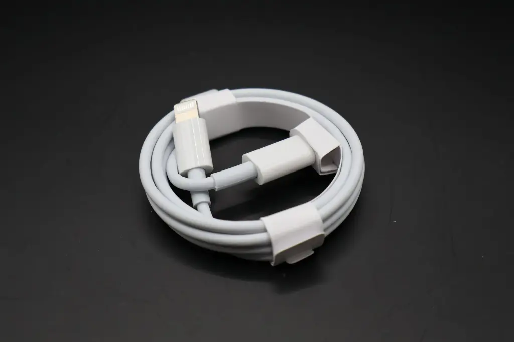 Cable c a Lightning 1m (4).webp